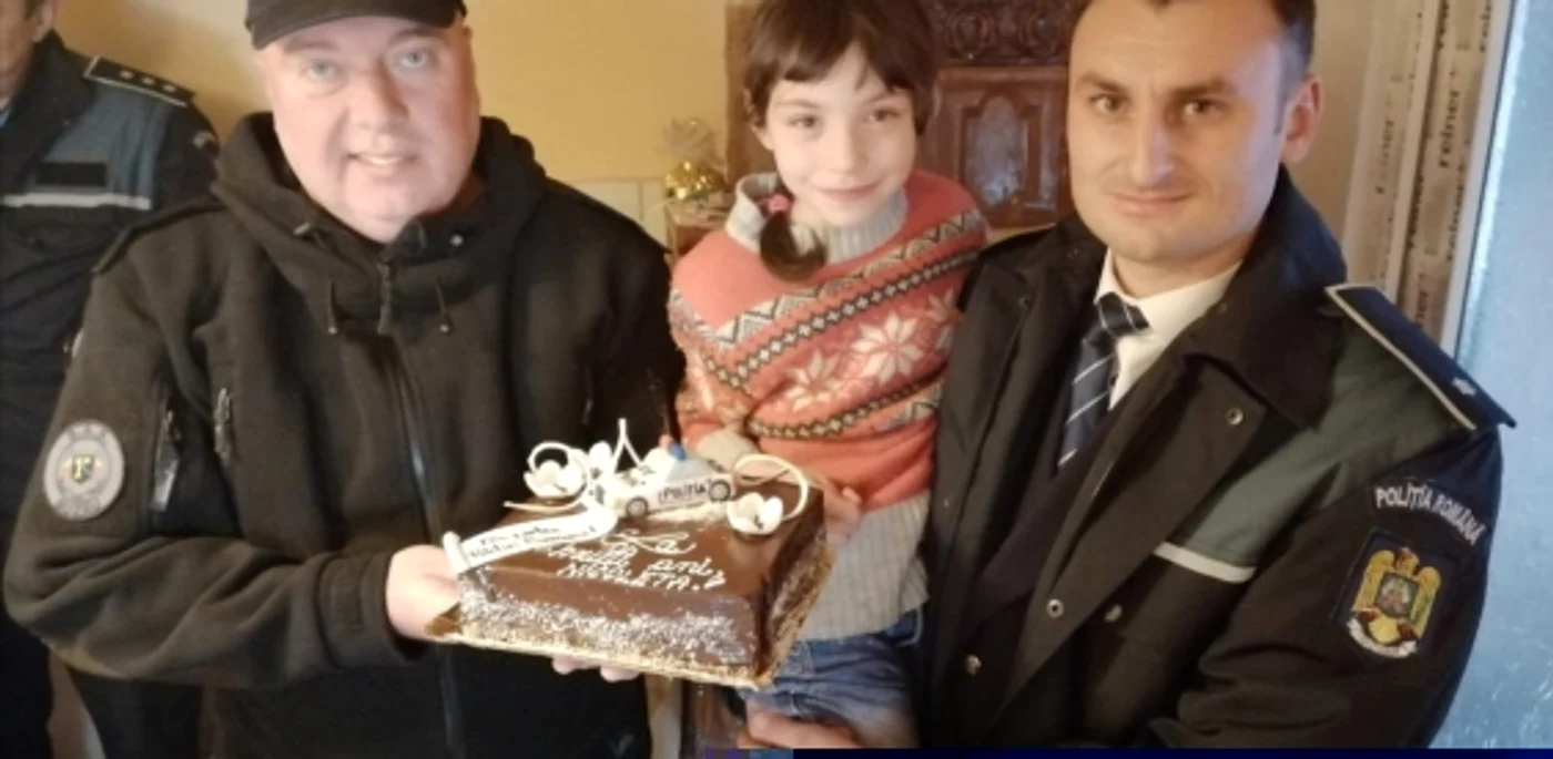 Şeful IPJ Buzău a vizitat-o pe fetiţa norocoasă   Foto IPJ Buzău