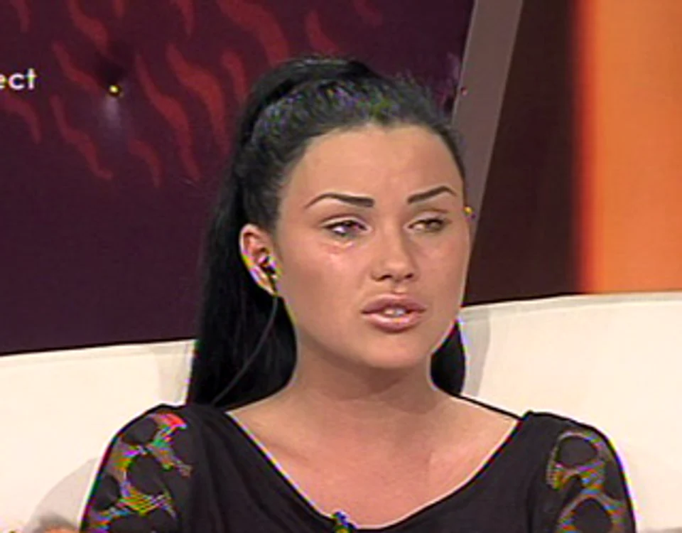 
    Daniela Crudu plângând  