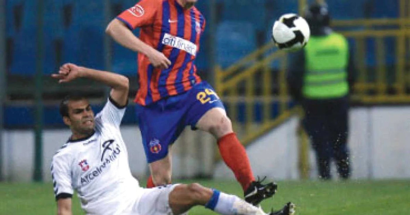 Fără jucători şi fără fani