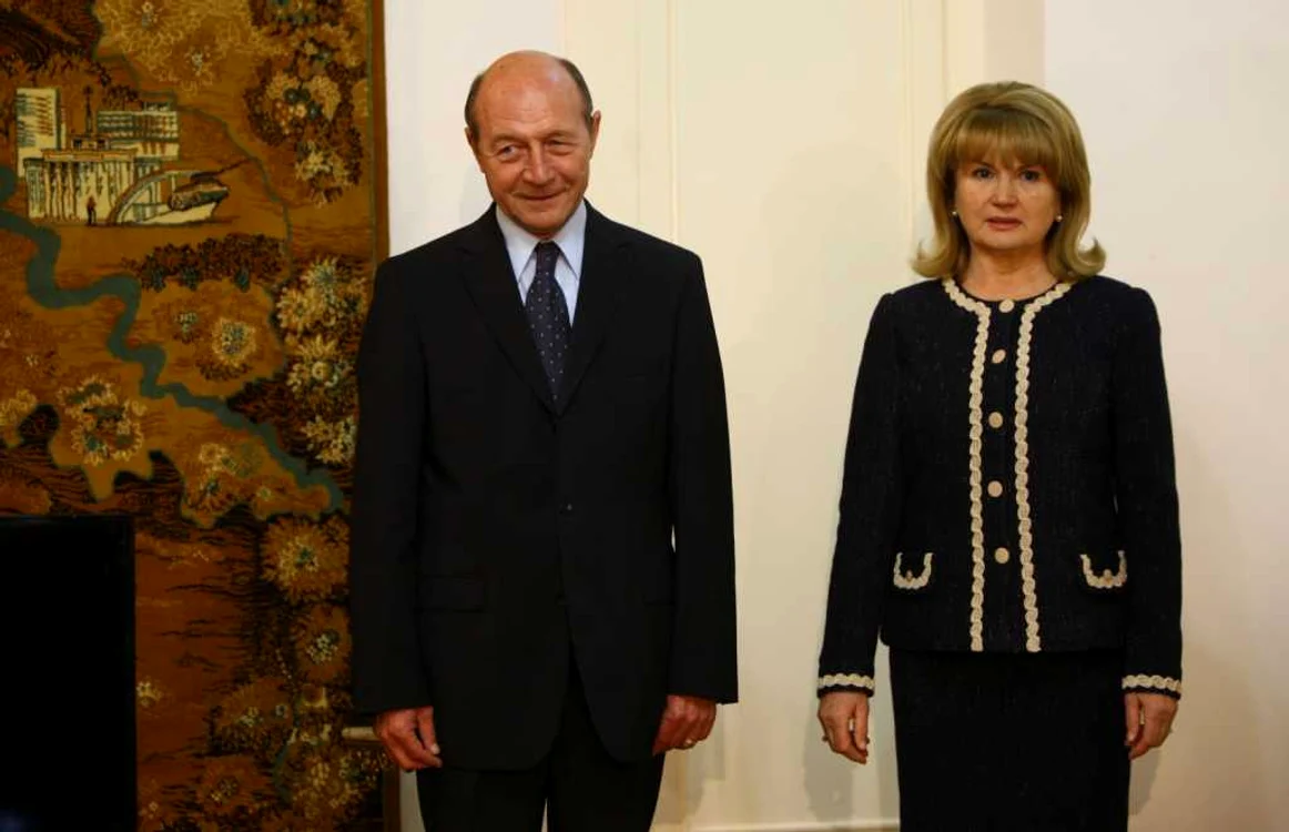 Traian Băsescu şi soţia sa au depus jurământul ca cetăţeni ai Republicii Moldova FOTO David Muntean