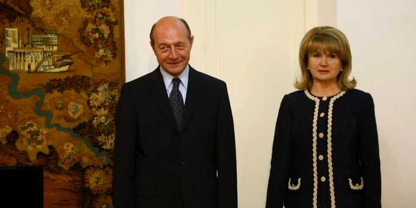 Traian Băsescu şi soţia sa au depus jurământul ca cetăţeni ai Republicii Moldova FOTO David Muntean