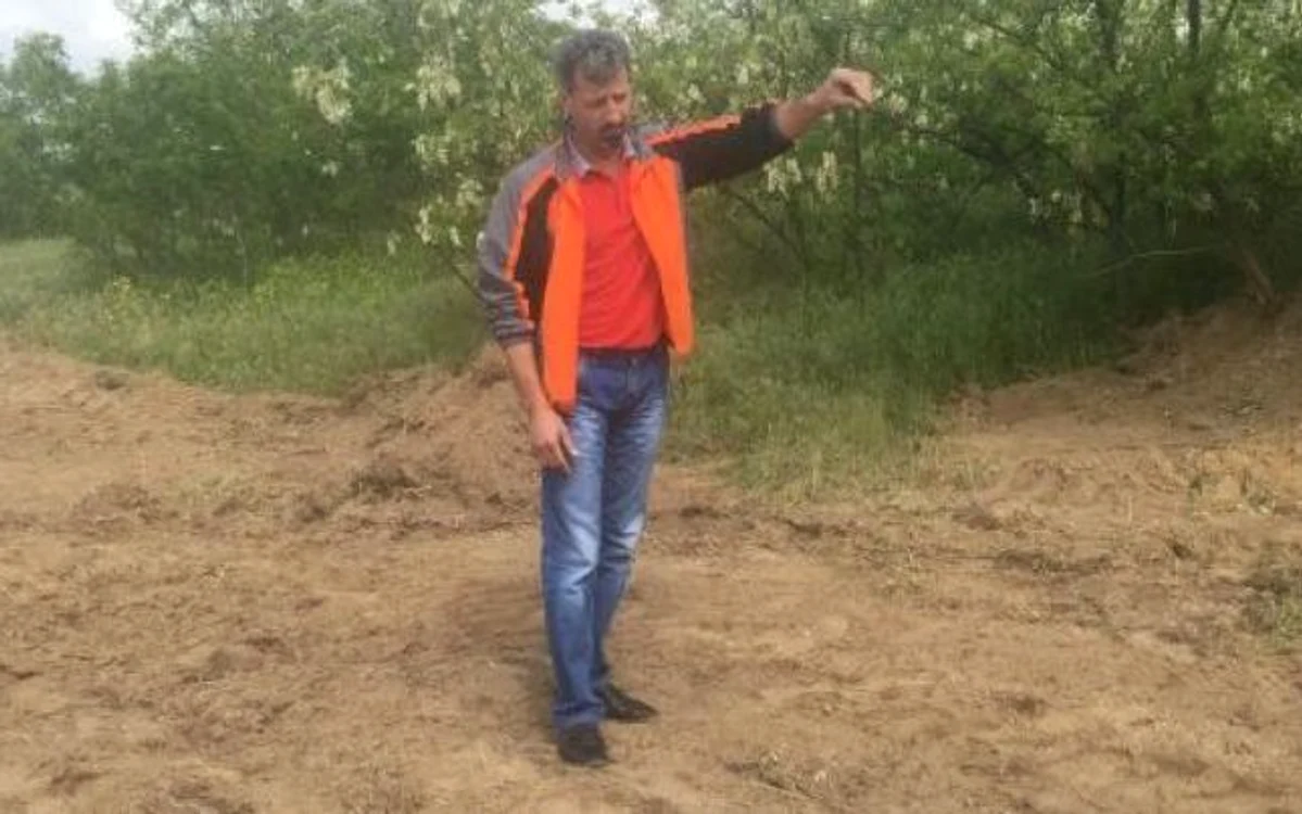 
    Bătrânii au fost îngropați în grabă, din ordinul primarului comunei  