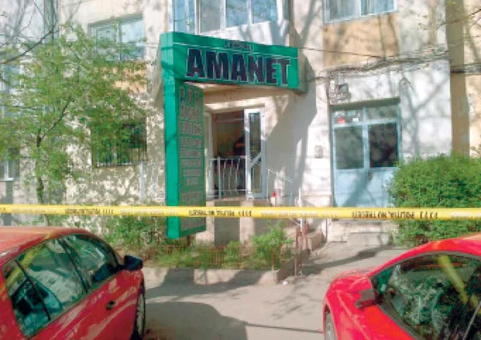 
    Două angajate la o casă de amanet din Constanţa le-au dat prilejul hoţilor să le jefuiască (FOTO: Neptun TV)  