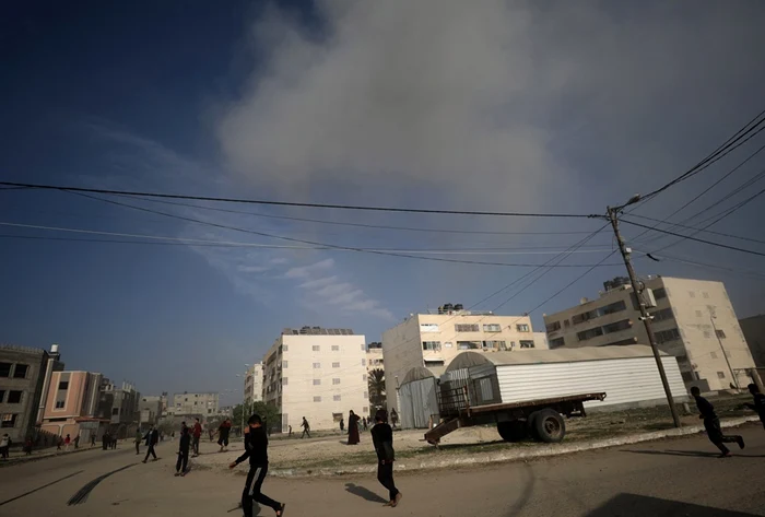 Operațiune israeliană în tabăra de refugiați din Khan Younis FOTO EPA-EFE