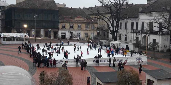 Patinoarul din Piaţa Libertăţii FOTO Ş.Both