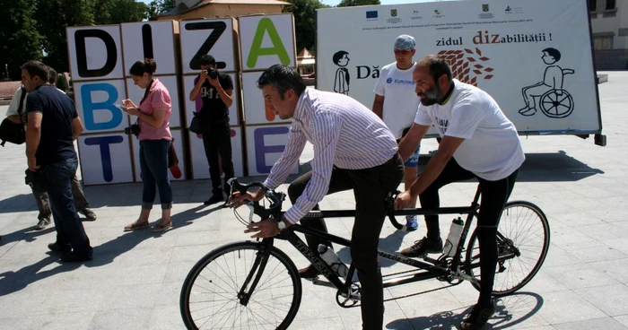 Viceprimarul Tudorel Trofin şi Florin Georgescu au făcut tandem pe bicicletă