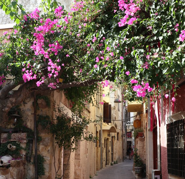 Vacanță de vis într-un loc mistic și plin de culoare din Grecia. Aici zeii dansează, iar natura prinde viață
