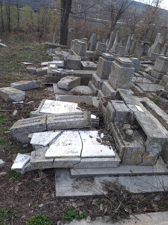Așa arătau monumentele funerare din cimitirul evreiesc FOTO Vremea Nouă