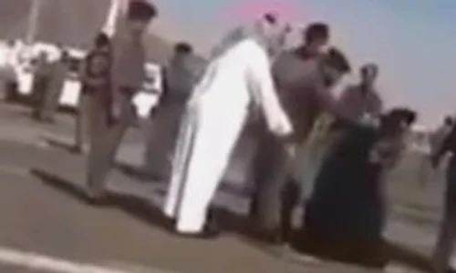 O femeie a fost pusă să îngenuncheze și apoi a fost decapitată jpeg