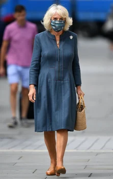 1 ducesa de cornwall cu masca 8 jpg jpeg