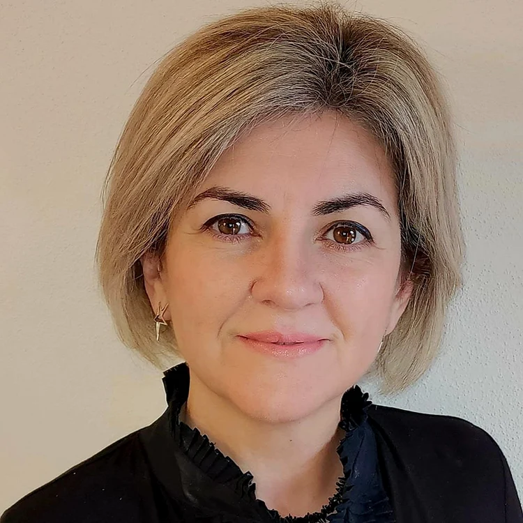 Eugenia Crainic este la al doilea volum FOTO arhivă personală