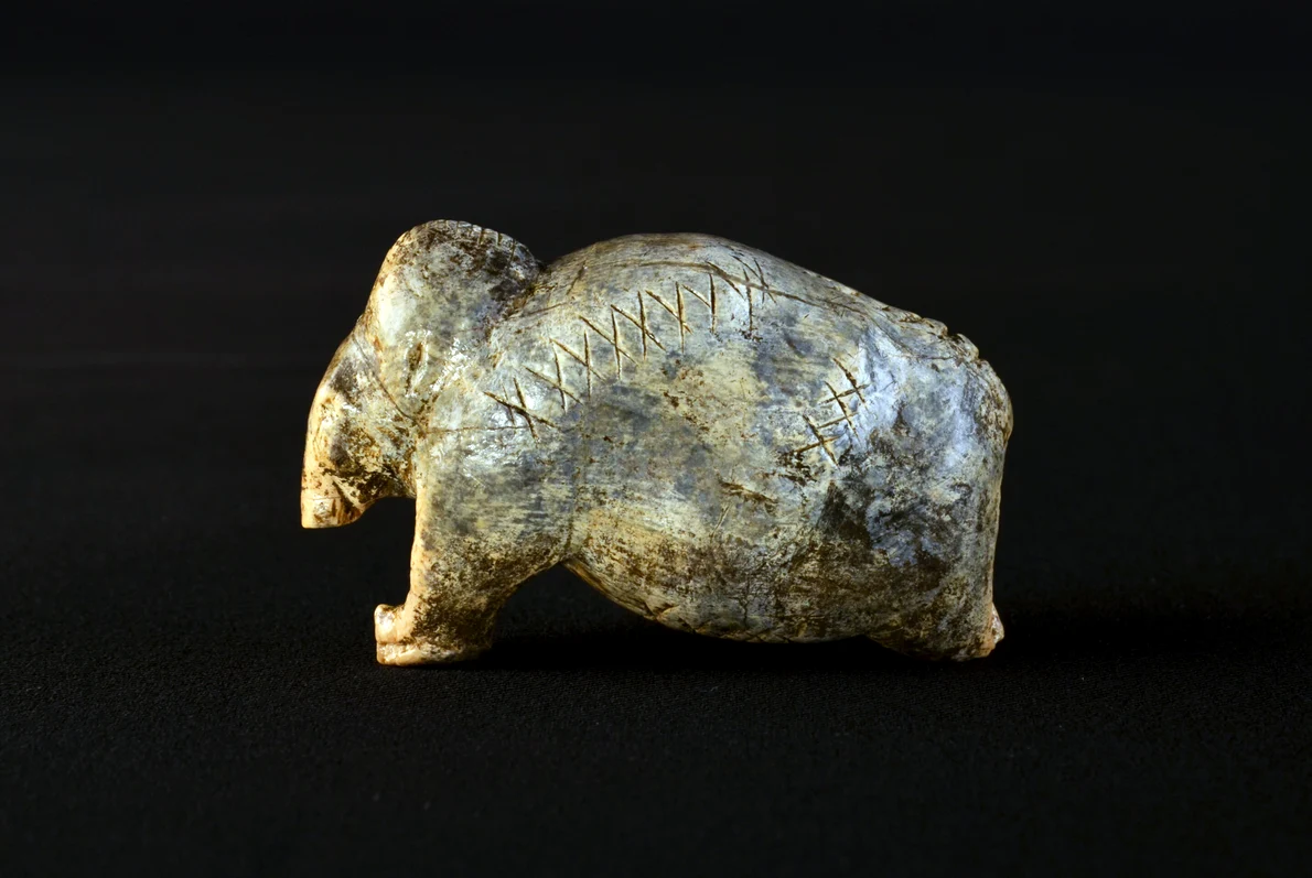 Figurina mamut din peștera Vogelherd, veche de aproximativ 40.000 de ani (© Universität Tübingen / Hildegard Jensen, CC-BY-SA 4.0)
