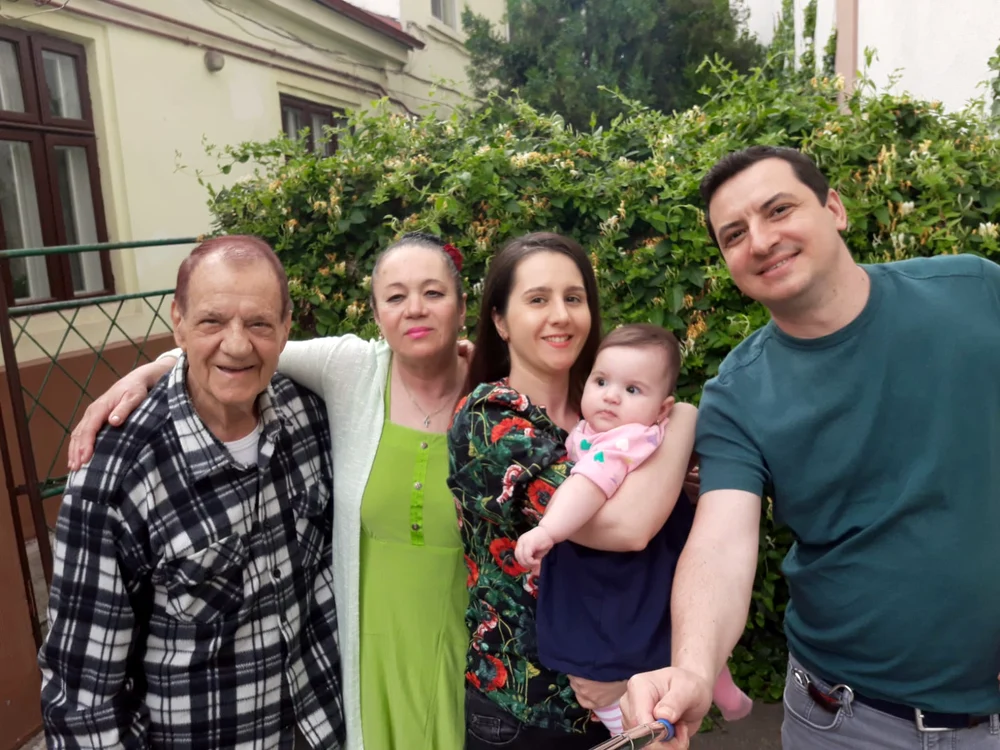 Alexandru Lulescu, de ziua lui, alături de soție, fiică, ginere și adorabila lui nepoată