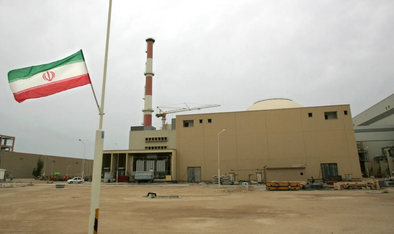 Una dintre centrale în care Iranul produce apă grea, folosită în obţinerea armei nucleare. FOTO Reuters