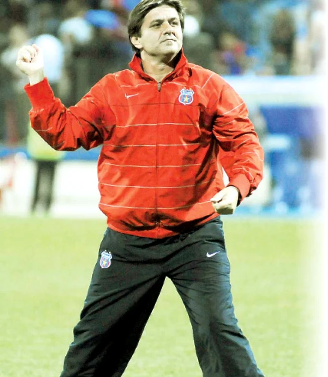 
    Lăcătuş a fost în  mai multe rânduri  antrenor la Steaua  