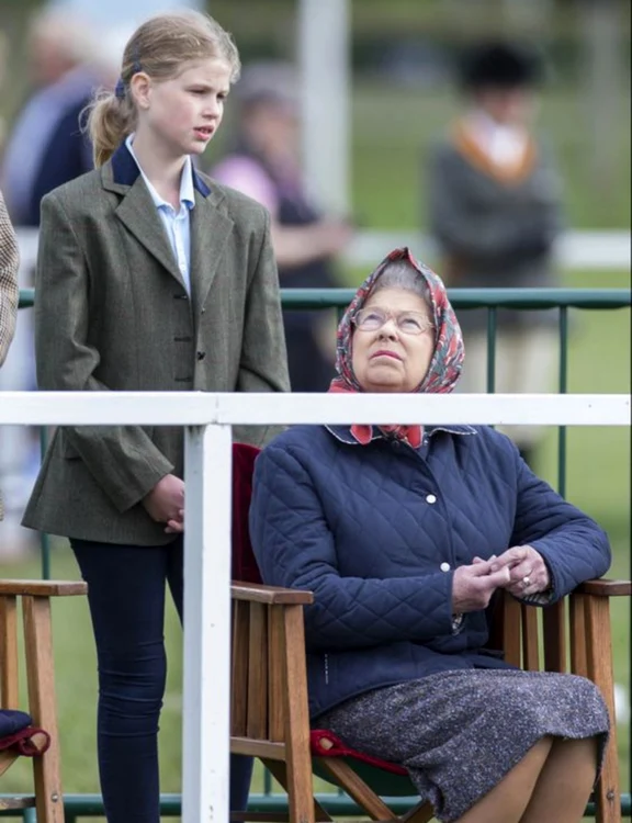 Lady Louise Windsor si Regina Elisabeta jpeg