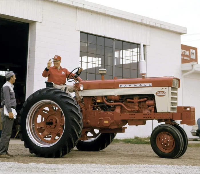 Farmall 560 FOTO Wisconsin Historical Society/octanepress.com
