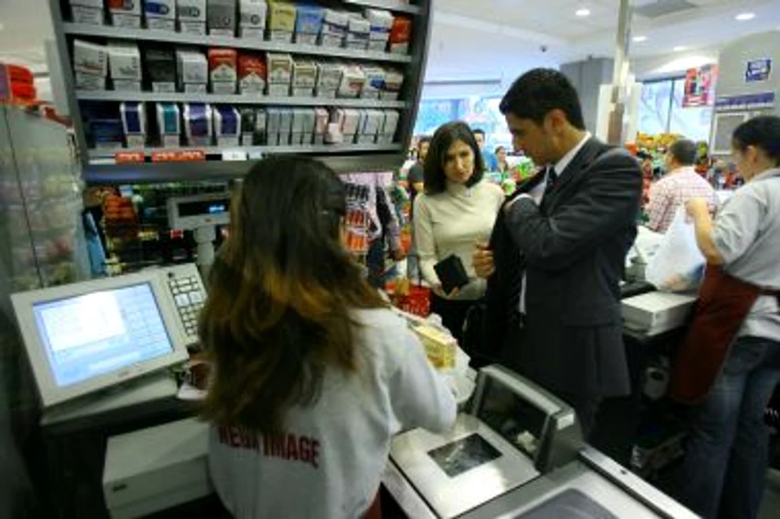 Selecţionerul si soţia sa, Ana, au plătit aproximativ 300 lei pentru produsele cumpărate