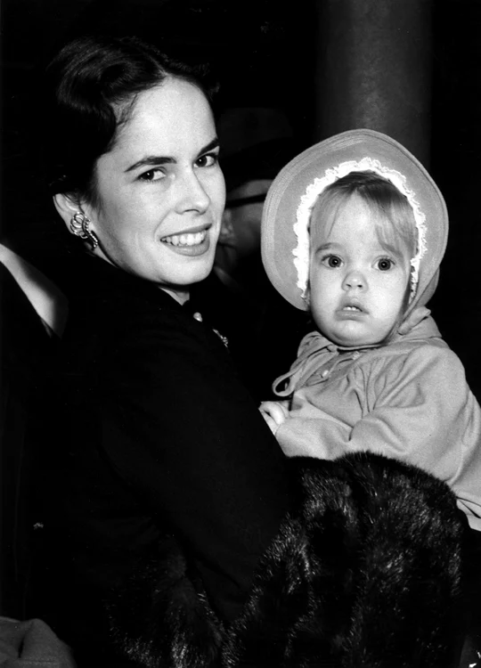 Ultima soție, Oona O’Neill, i-a făcut 8 copii (aici, cu fiica lor, Victoria). FOTO: Getty Images