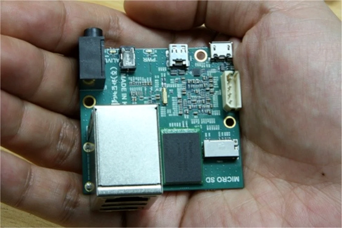 Odroid U2 are dimensiunea unui card de credit însă oferă o putere mare de procesare