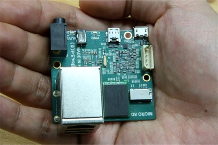 Odroid U2 are dimensiunea unui card de credit însă oferă o putere mare de procesare