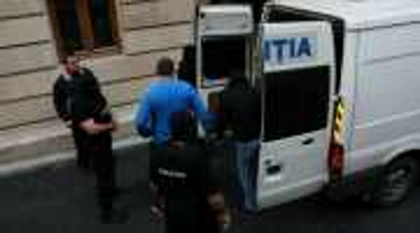 Poliţiştii i-au reţinut pe agresori 