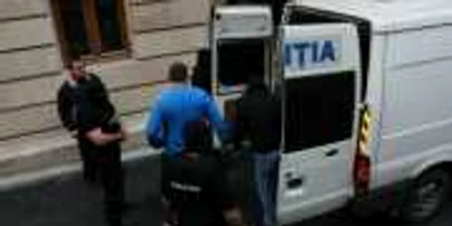 Poliţiştii i-au reţinut pe agresori 