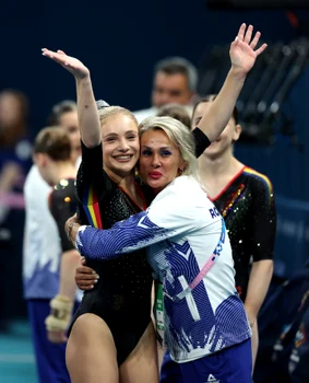 Camelia și Sabrina Voinea