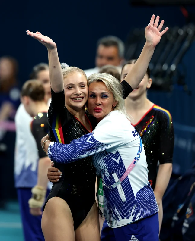 Camelia și Sabrina Voinea 