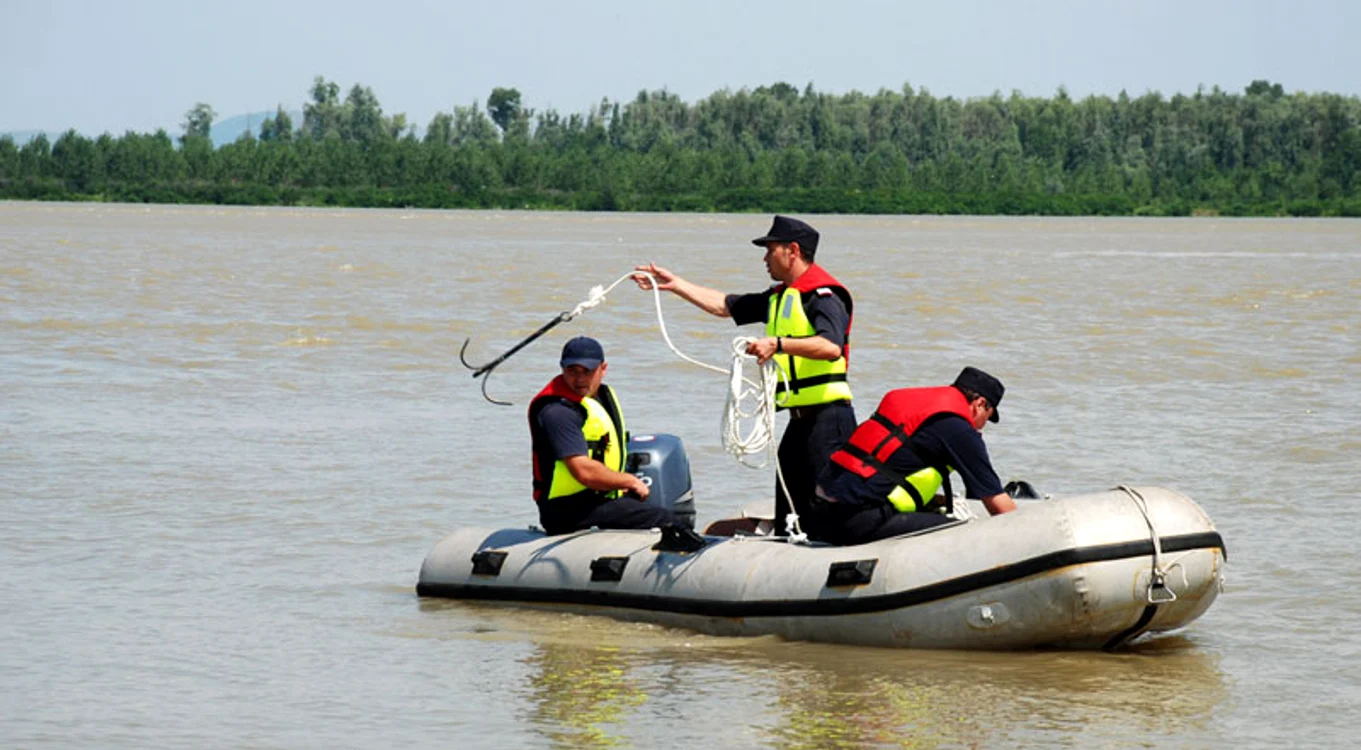 
    Zona este însă deosebit de periculoasă din cauza curenţilor foarte puternici  