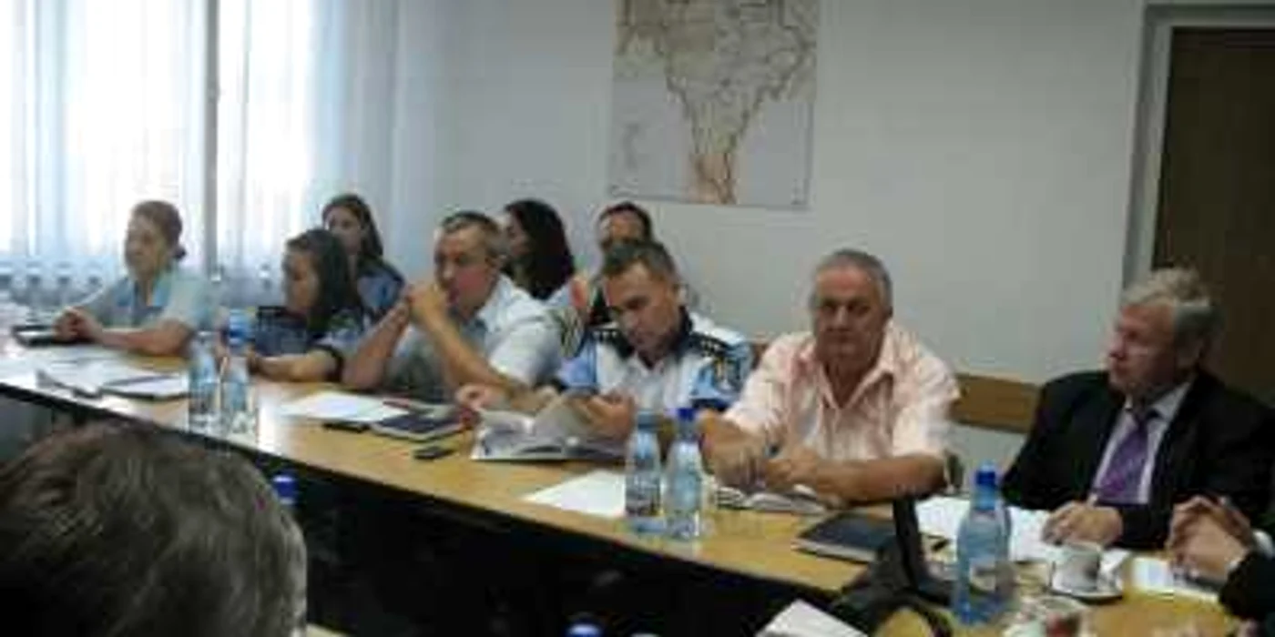 Sorin Duşa-în imagine al doilea de la dreapta la stânga-a fost şeful Serviciului de Ordine Publică 