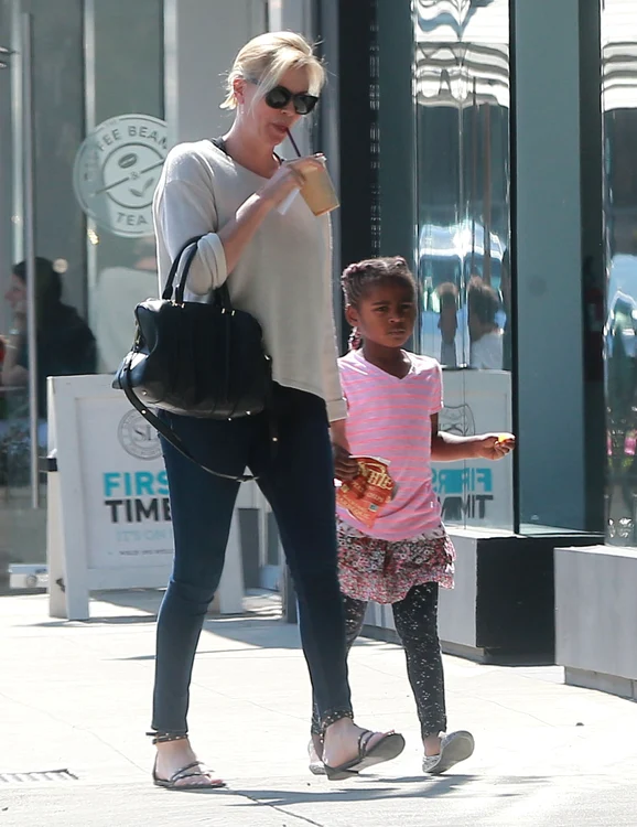 charlize theron jackson hepta 2867458 jpg jpeg