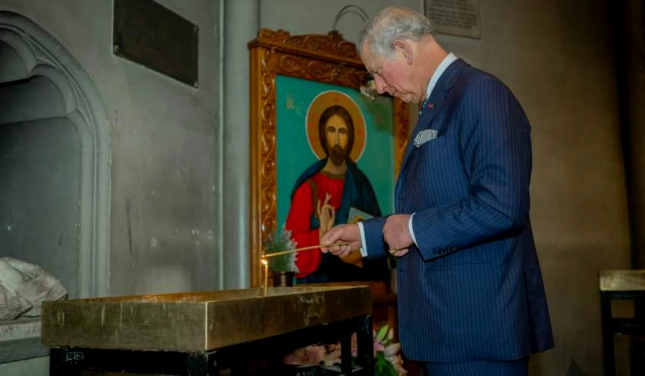 Prinţul Charles a participat la sujbă într-o biserică ortodoxă din Londra, alături de 200 de români