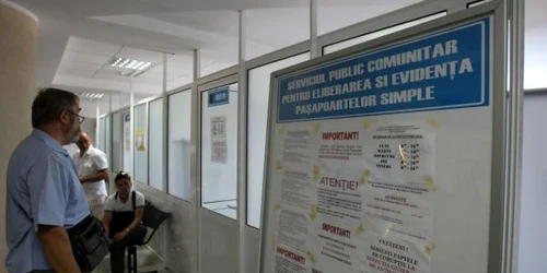 Angajaţii de la Paşapoarte sunt cercetaţi pentru falsificări de acte