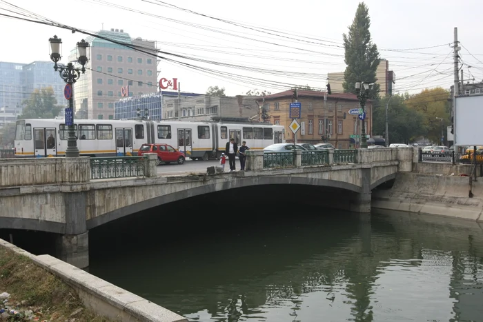 Podul de la Timpuri Noi nu mai prezintă condiții de siguranță în exploatareFoto: Sever Gheorghe