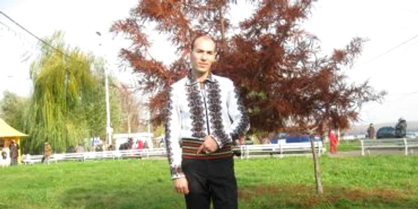 De fiecare dată, Mihai poartă cu drag costumul popular 