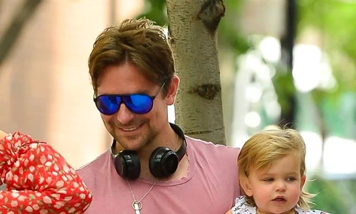 *EXCLUSIVE* Bradley Cooper and Irina Shayk enjoy some puppy play time with Deborra lee Furness' dogs in NYC jpeg