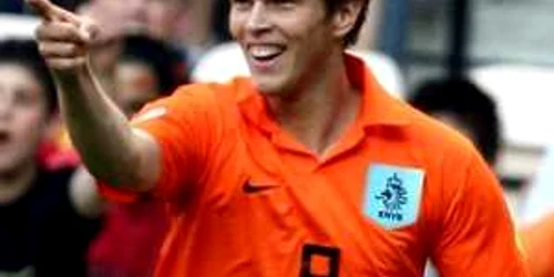 Milan l-a luat pe Huntelaar