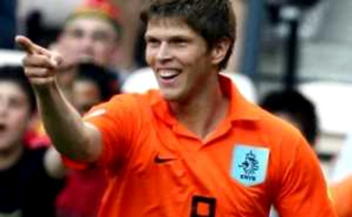 Milan l-a luat pe Huntelaar