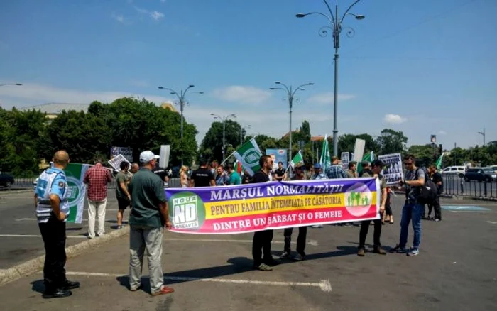 
    Marşul Normalităţi a început la ora 12.00foto: adevarul.ro  