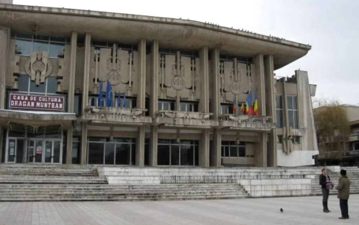 Spectacolele vor avea loc la Casa de Cultură. 