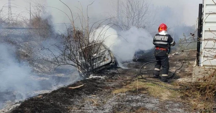 Pompierii au reuşit să stingă incendiul