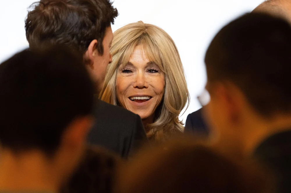 Zece persoane au fost condamnate pentru hărțuire cibernetică, după ce au răspândit zvonuri false ce susțineau că Brigitte Macron s-ar fi născut bărbat