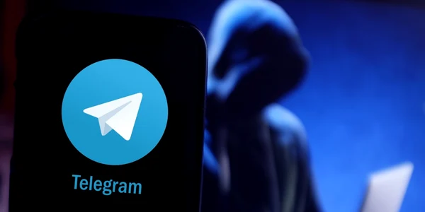 Telegram Dark web hacker FOTO Shutterstock