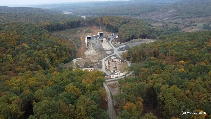 Șantierul autostrăzii cu tuneluri. Foto: Daniel Guță. ADEVĂRUL