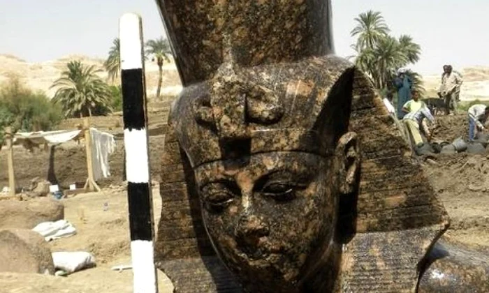 O statuie a bunicului lui Tutankhamon, descoperită în Egipt jpeg