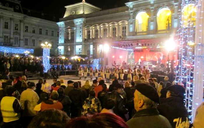 Arădenii petrec cum se cuvine la Festivalul Vinului