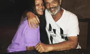 Rihanna și a ajutat de fiecare dată tatăl, Ronald Fenty, care, în trecut, a vrut să îi confiște toată averea jpeg