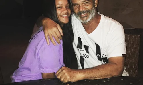 Rihanna și a ajutat de fiecare dată tatăl, Ronald Fenty, care, în trecut, a vrut să îi confiște toată averea jpeg