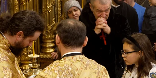 Gigi Becali a plâns în biserică. Captură Trinitas TV